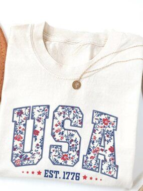 Floral USA Patriotic Shirt, Vintage 4th of July Tee